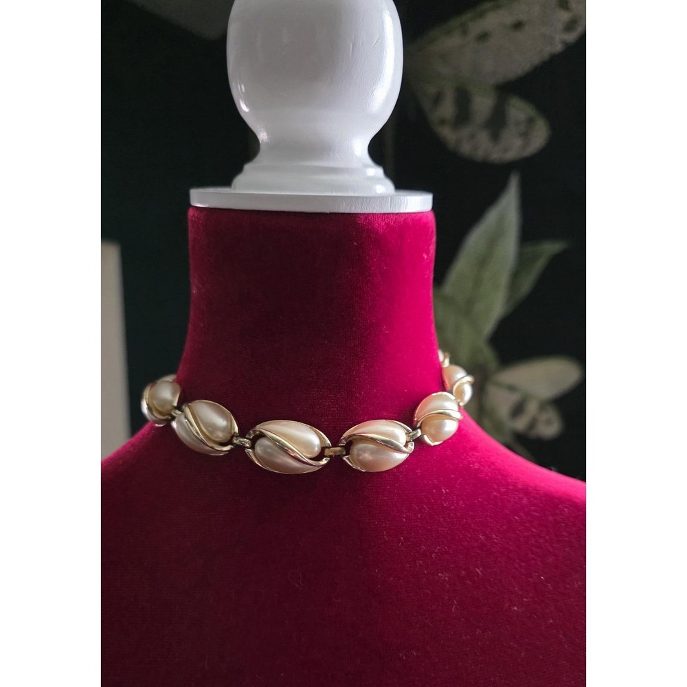 Vintage Coro Gold Tone Large Teardrop Faux Pearls Necklace Coker Cream J Hook